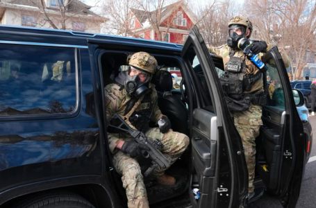 Haos u Minnesoti se ne smiruje, agenti ICE-a bacili suzavac na građane