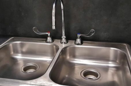 Nije soda, nije ni sirće: Jedna stvar iz frižidera otpušava sudoperu kao rukom