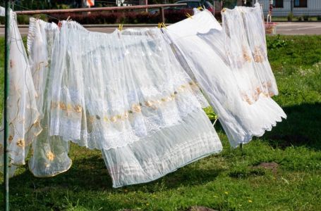 Samo 5 kašika ovog sastojka izvlači svu prljavštinu i zavjese blistaju kao snijeg