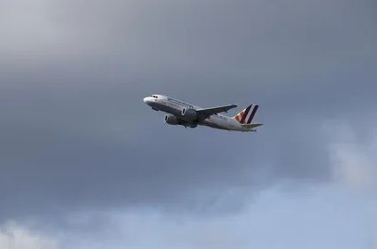 Putnički avion s 11 ljudi nestao iznad Indonezije