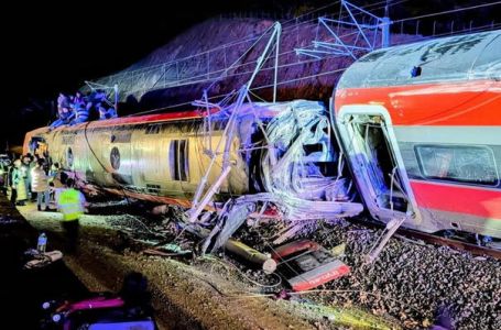 Vozovi iskočili iz šina: Najmanje 24 osobe poginule, desetine povrijeđenih