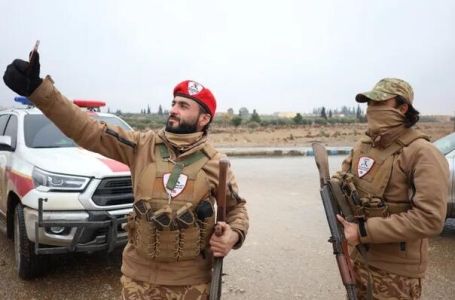 Slavlje u Raki nakon što je vojska preuzela kontrolu nad kurdskim snagama