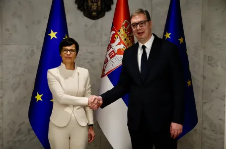 Vučić se sastao sa Martom Kos u Davosu