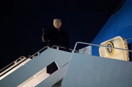 Trump sletio u Davos: Avion kasnio tri sata