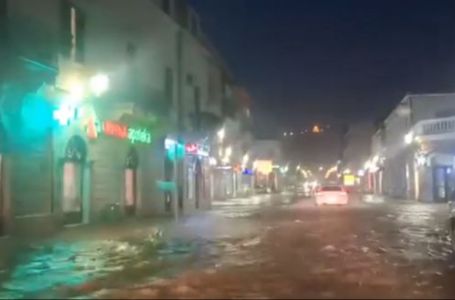 Veliko nevrijeme u bh. gradu: Ulice pod vodom, padao i grad (VIDEO)