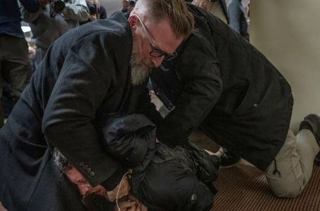 Političarka napadnuta tokom govora: Poprskana sa nepoznatom tekućinom