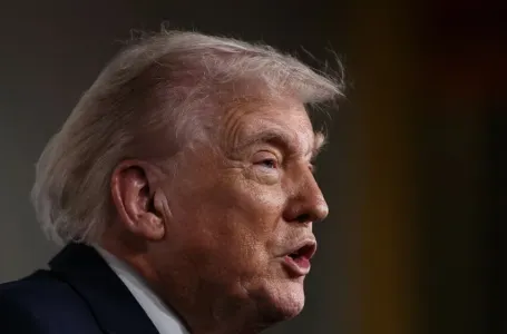 Trump zaspao na sastanku? Pogledajte snimku zbog koje ga sprda cijela Amerika