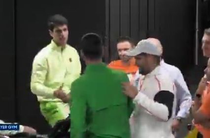 Novak krenuo na teren, pa ugledao Alcaraza koji se plasirao u finale: Pogledajte susret (VIDEO)