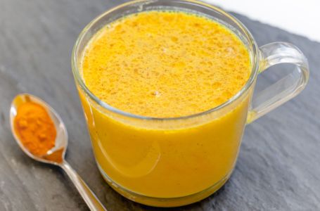 Zlatno mlijeko pravi se brzo, a čuva srce, čisti jetru i jača imunitet