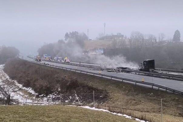 Lančani sudar u Sloveniji: Zapalio se kamion, vozači u bolnici