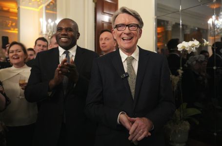 Mandelson u prepisci s Epstinom dijelio povjerljive vladine informacije