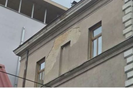 Obrušila se fasada na zgradi kod pijace Markale u Sarajevu, jedna osoba povrijeđena
