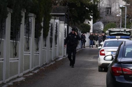 Snimljena kćerka Zdravka Čolića nakon što je na njihovu vilu bačena bomba