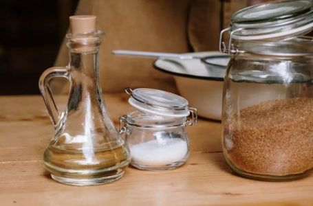 Svi je imamo u kuhinji, a ne znamo da je otrov: Ako ovu namirnicu čuvate pored šporeta, bacite je