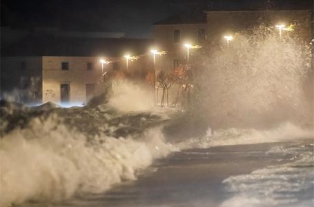Besana noć u Dalmaciji ovo se ne pamti decenijama: Stižu dramatične snimke, more se izlilo do kuća