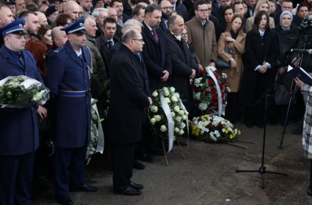 Markale 32 godine poslije: Sarajevo se s bolnim sjećanjem poklonilo žrtvama