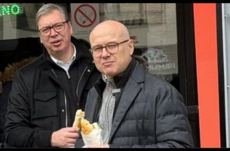 Vučić prvi put u novom sadu nakon urušavanja Željezničke stanice: Objavio fotografiju kako jede