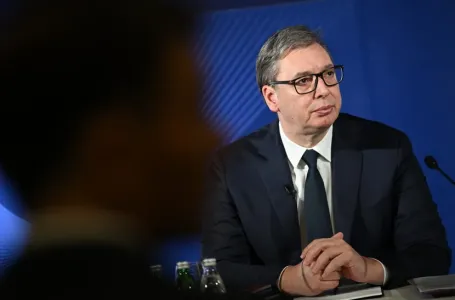 Vučić uputio poruku Siniši Karanu nakon pobjede na izborima za predsjednika Republike Srpske