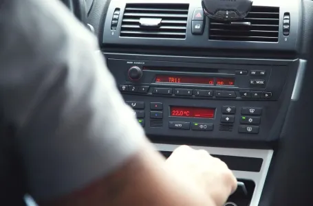 FM radio odlazi u historiju: Milioni vozača ostaju bez omiljenih stanica?