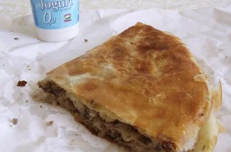 Ova jedna kašika jogurta potpuno mijenja burek – recept koji morate probati!