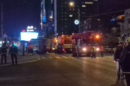 Uklanja se tramvaj kod Zemaljskog muzeja BiH