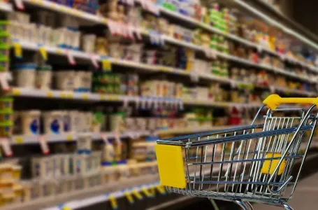 Vlada FBiH trgovcima dozvolila da promijene cijene kod ovih namirnica: Poskupljuje ulje...