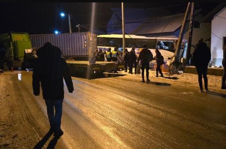 Teška nesreća kod Dervente: Sudarili se tri kamiona i autobus