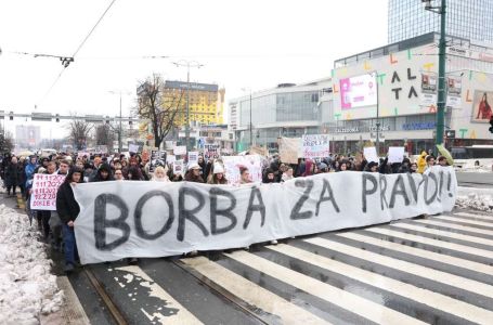 Završen peti dan protesta u Sarajevu, manji odziv, za sutra najavljeno novo okupljanje