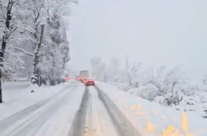 Snijeg zatrpao Sloveniju, proglašeno vanredno stanje: "Aktiviran plan spašavanja"