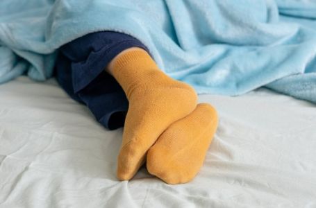 Je li zdravo spavati s čarapama? Evo odgovora