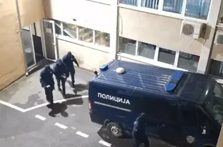 "Planirali su ubiti Vučića, njegovu suprugu i djecu": Uhapšena dvojica muškaraca