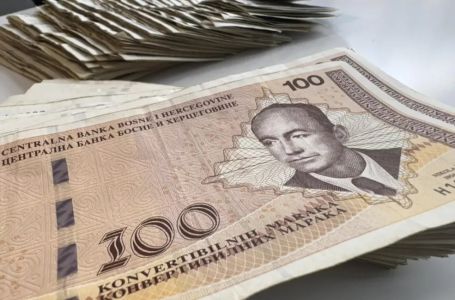 Pokušao prenijeti lažni novac preko granice: Policija ga zaustavila na mostu i ostala u šoku!