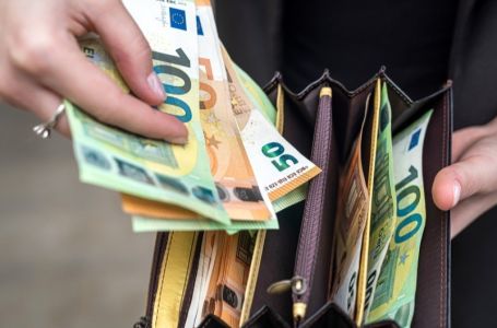 Novac stiže u martu: 3 horoskopska znaka će se kupati u parama!