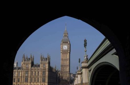 Velika Britanija u najnovijoj istrazi preispituje Epsteinova slijetanja u njihove vojne baze