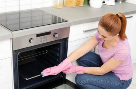 Japanski trik za čišćenje šporeta vrućom vodom: Zakorjela masnoća nestaje bez ribanja