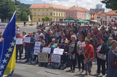 Penzioneri ponovo na ulicama Tuzle