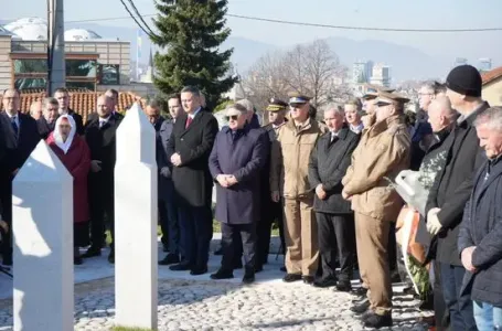 Povodom Dana nezavisnosti BiH: Položeno cvijeće na Šehidskom mezarju Kovači