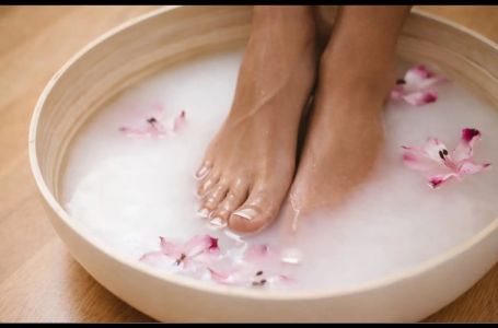 Sipajte malo cimeta u toplu vodu i potopite stopala: Evo šta se dešava tijelu već poslije 10 minuta