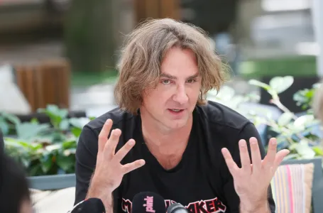 Mitrović se oglasio nakon što je BH Telecom ukinuo Pink: “Dragi moji Bošnjaci! Ja kao neko..."