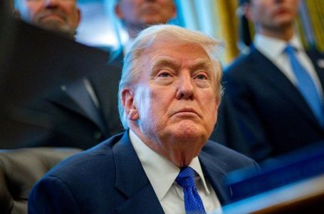 Svi gledaju u crvenu mrlju na Trumpovom vratu, oglasio se i njegov lični ljekar