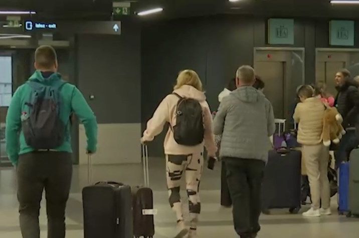 Avion iz Dubaija sletio u Beograd, evakuirano 200 državljana Srbije