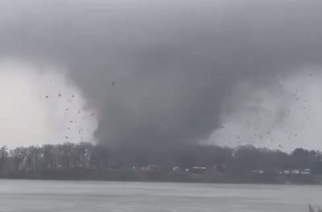 Jaka tornada na sjeveru SAD-u, najmanje četiri osobe poginule