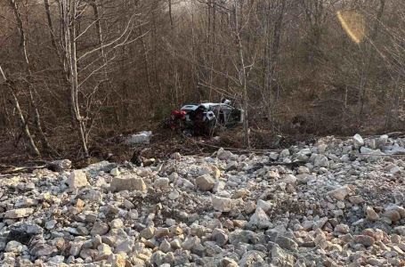 Porodica iz BiH sletjela u provaliju duboku 30 metara