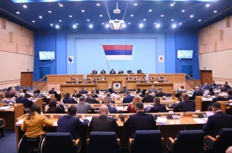 NSRS večeras bira novu Vladu RS