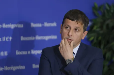 Vukanović o novoj ostavci Minića: “Ni Nadrealisti ne bi smislili ovakvu lakrdiju”