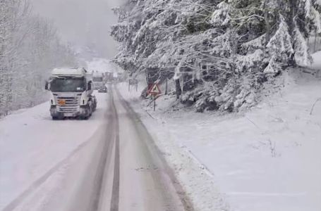Snijeg uzrokovao kolaps na putu u BiH: Pogledajte prizore