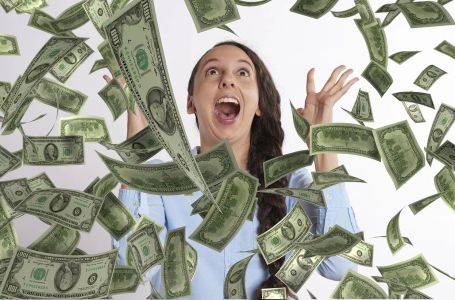 Neočekivani novac stiže: Finansijsko olakšanje uskoro za tri horoskopska znaka