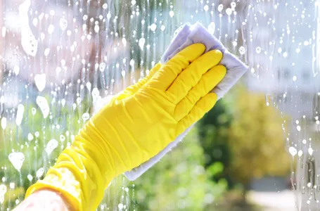 Pranje prozora bez tragova? Ovaj jednostavan trik djeluje bolje od skupih sredstava