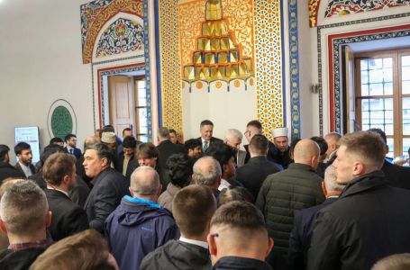 Bećirović klanjao bajram-namaz u Aladža džamiji u Foči