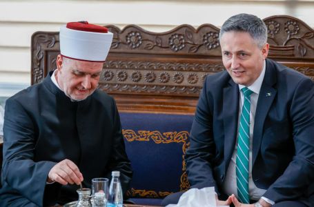 Brojni gosti na tradicionalnom bajramskom čestitanju kod reisa Kavazovića